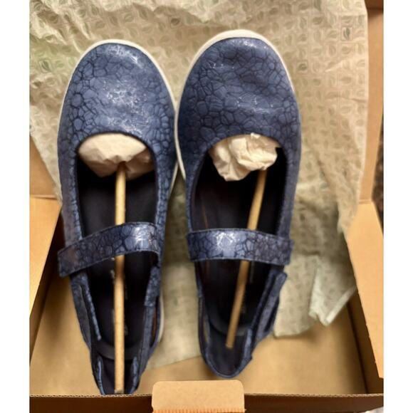 NEW Comfortable Blue Mary Jane Shoes - Picture 2 of 6